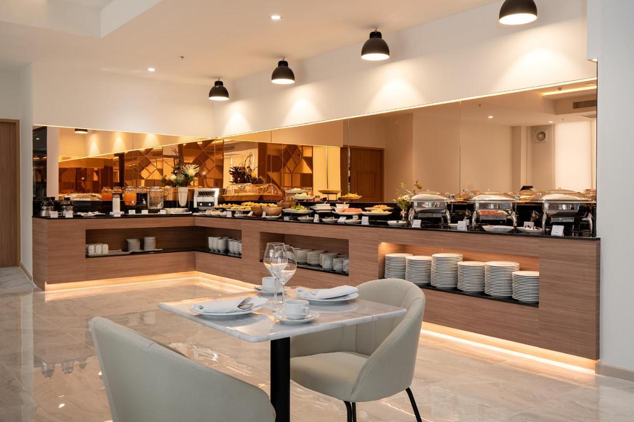 Thaya Hotel Bangkok Bagian luar foto