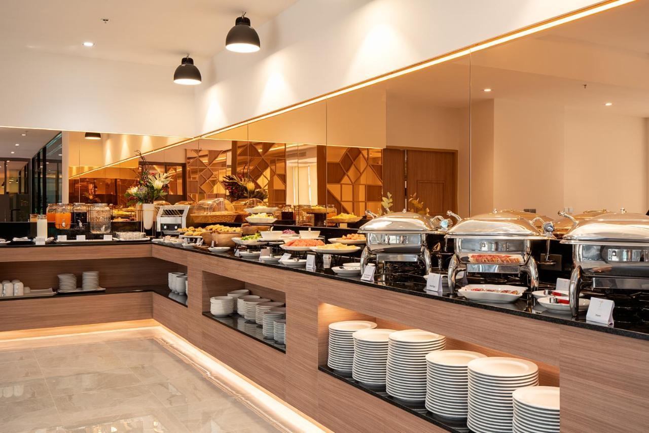 Thaya Hotel Bangkok Bagian luar foto