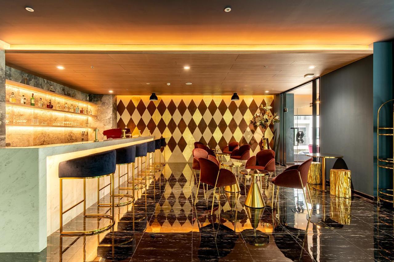 Thaya Hotel Bangkok Bagian luar foto
