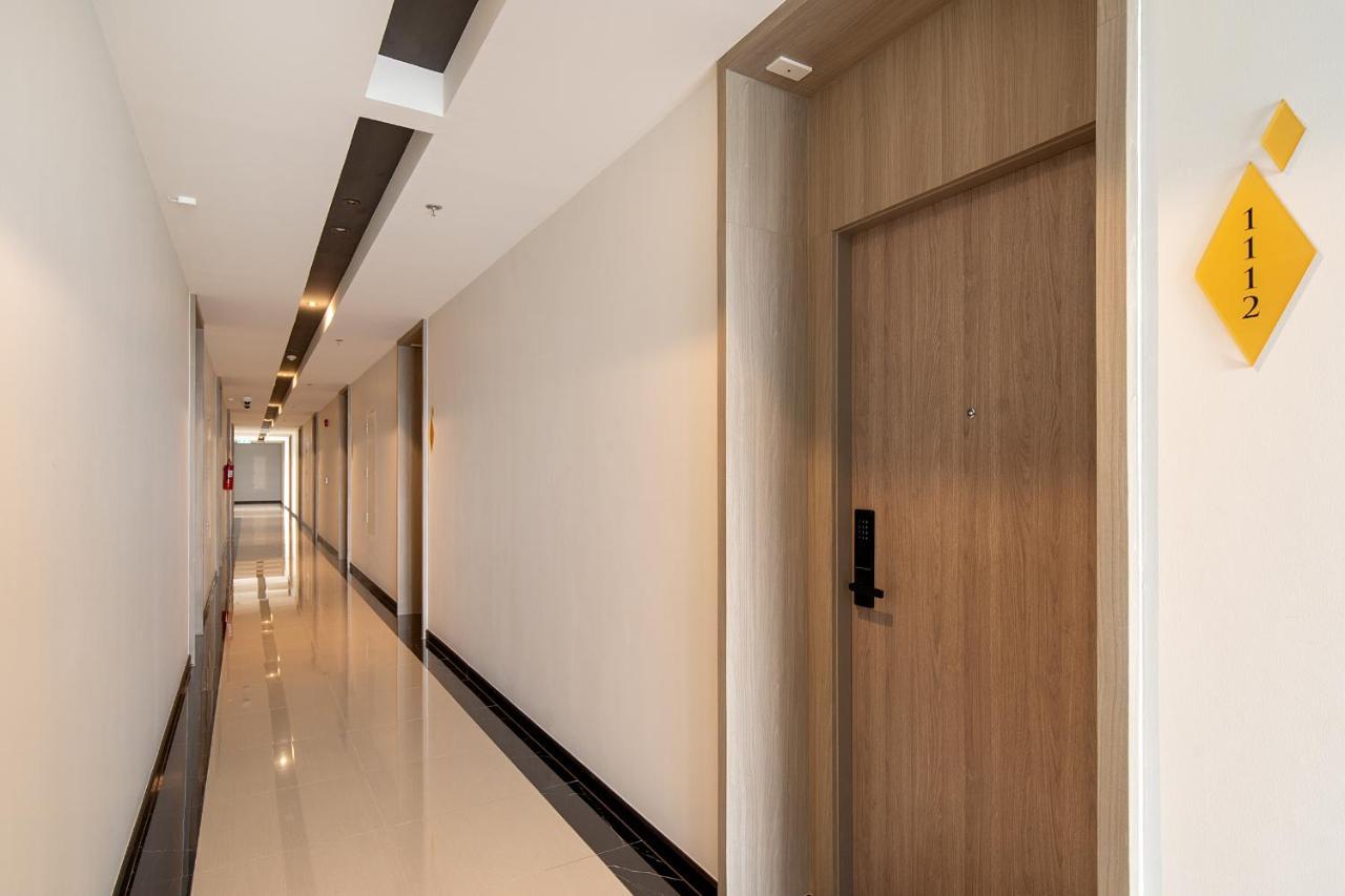 Thaya Hotel Bangkok Bagian luar foto