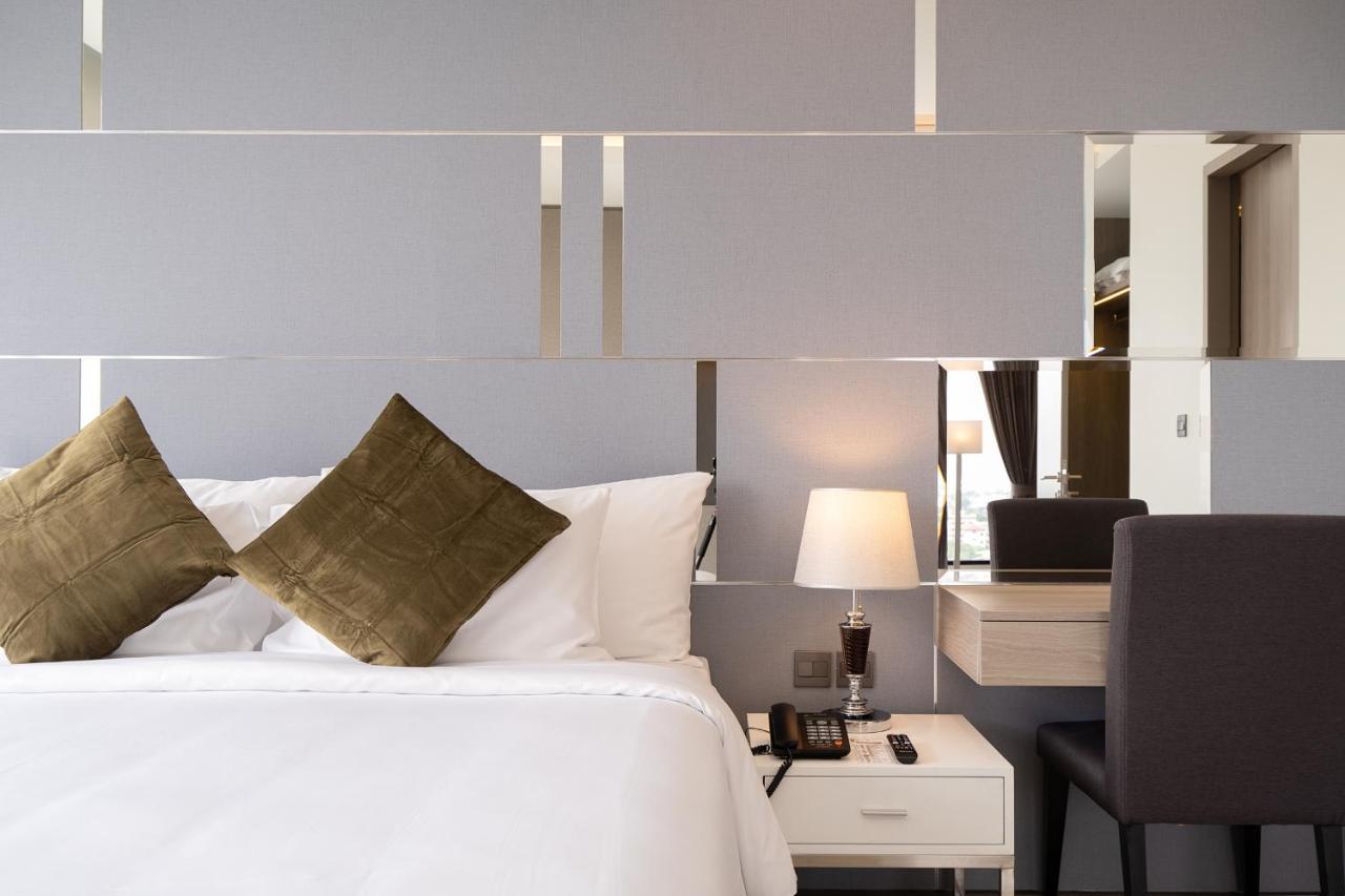 Thaya Hotel Bangkok Bagian luar foto