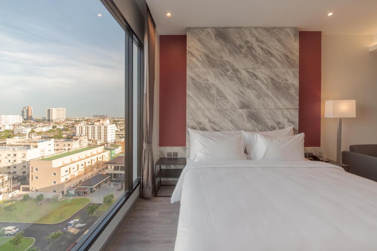 Thaya Hotel Bangkok Bagian luar foto