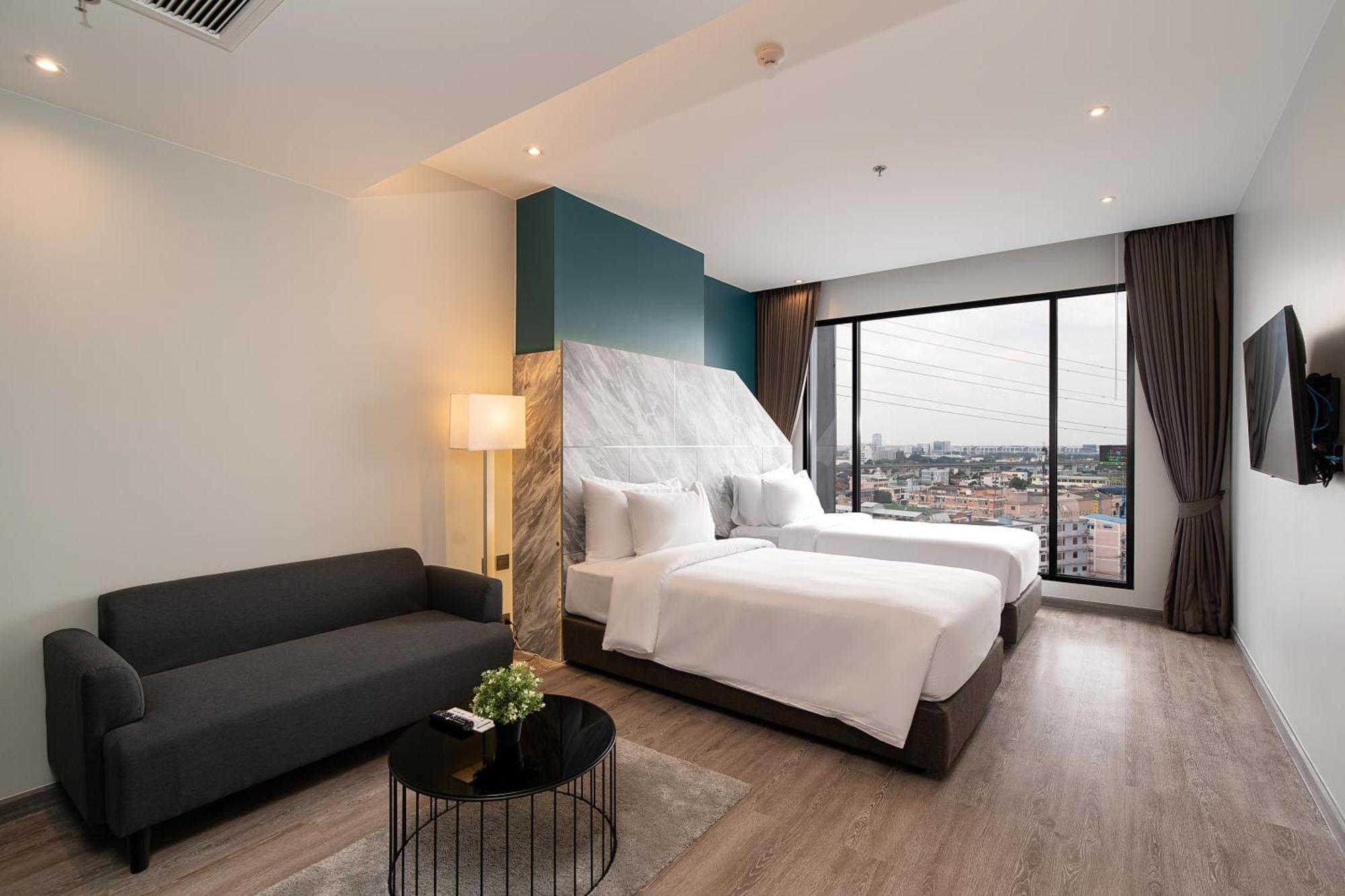 Thaya Hotel Bangkok Bagian luar foto