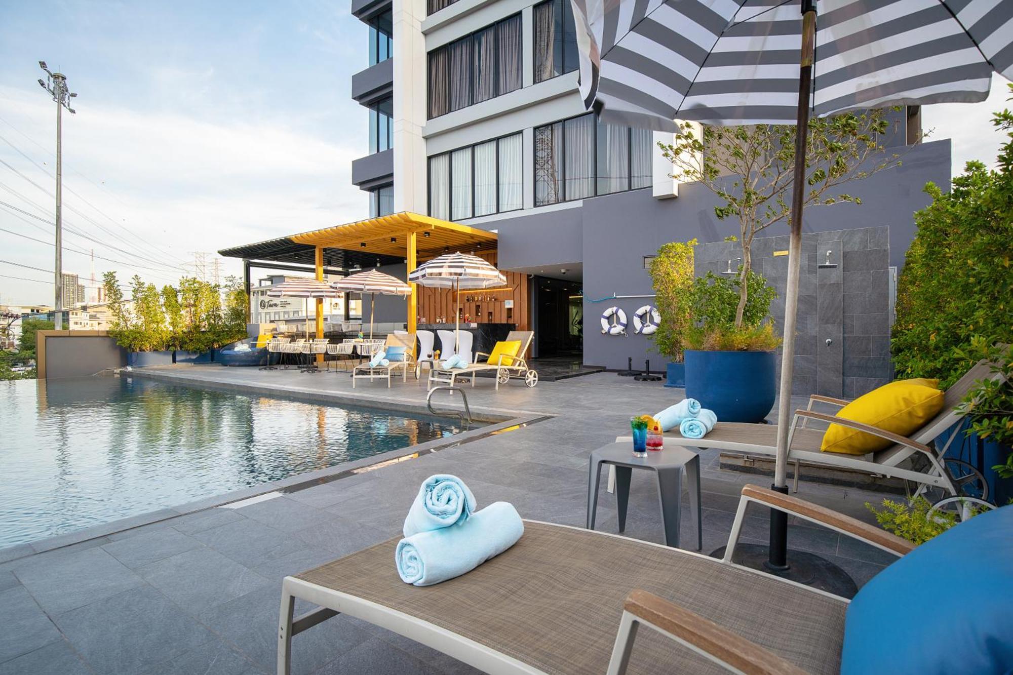 Thaya Hotel Bangkok Bagian luar foto