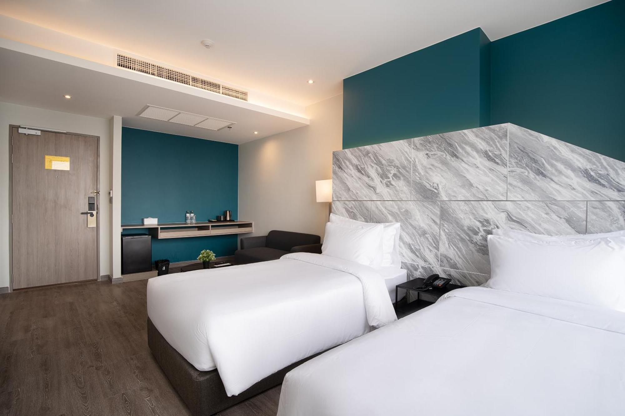 Thaya Hotel Bangkok Bagian luar foto