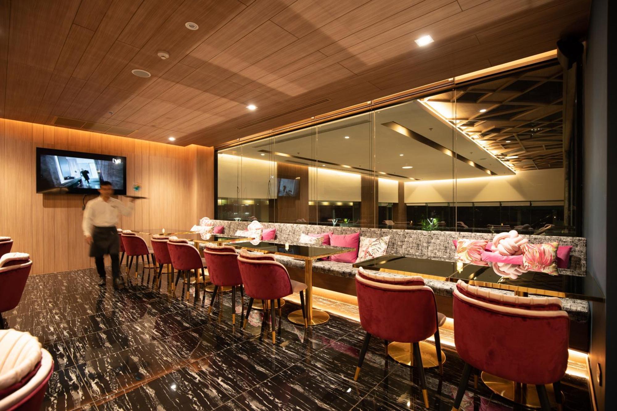 Thaya Hotel Bangkok Bagian luar foto