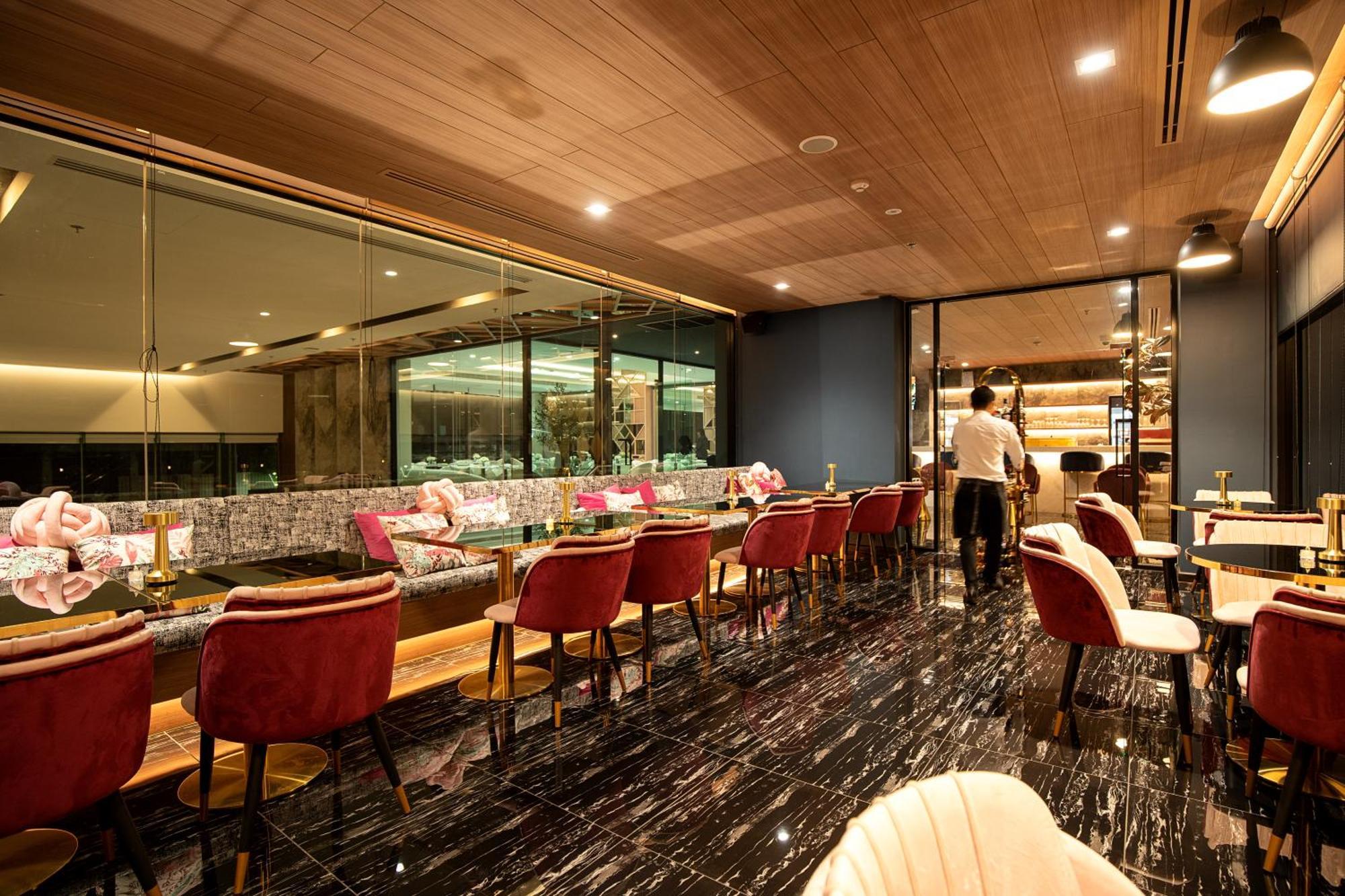 Thaya Hotel Bangkok Bagian luar foto