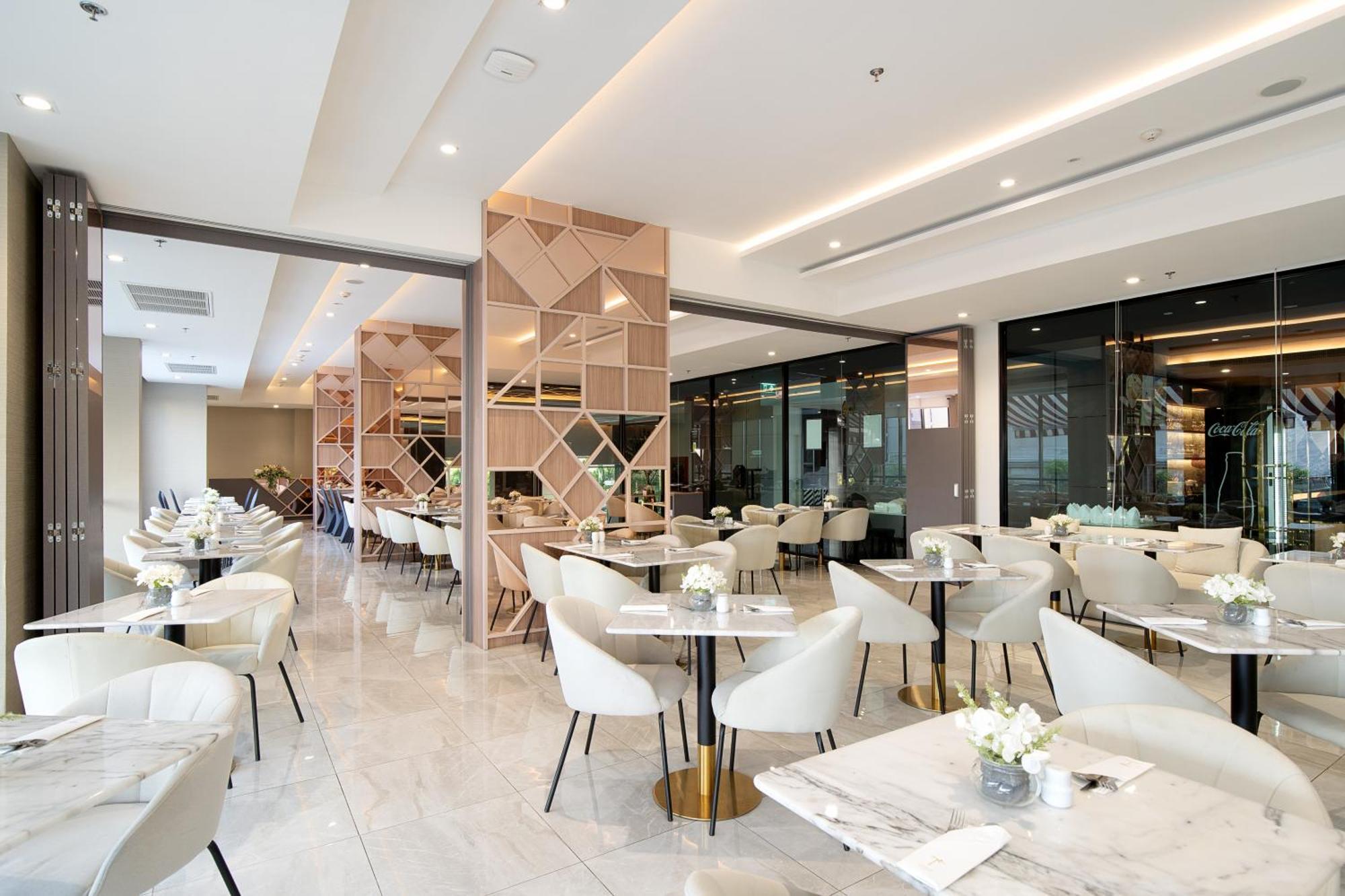 Thaya Hotel Bangkok Bagian luar foto