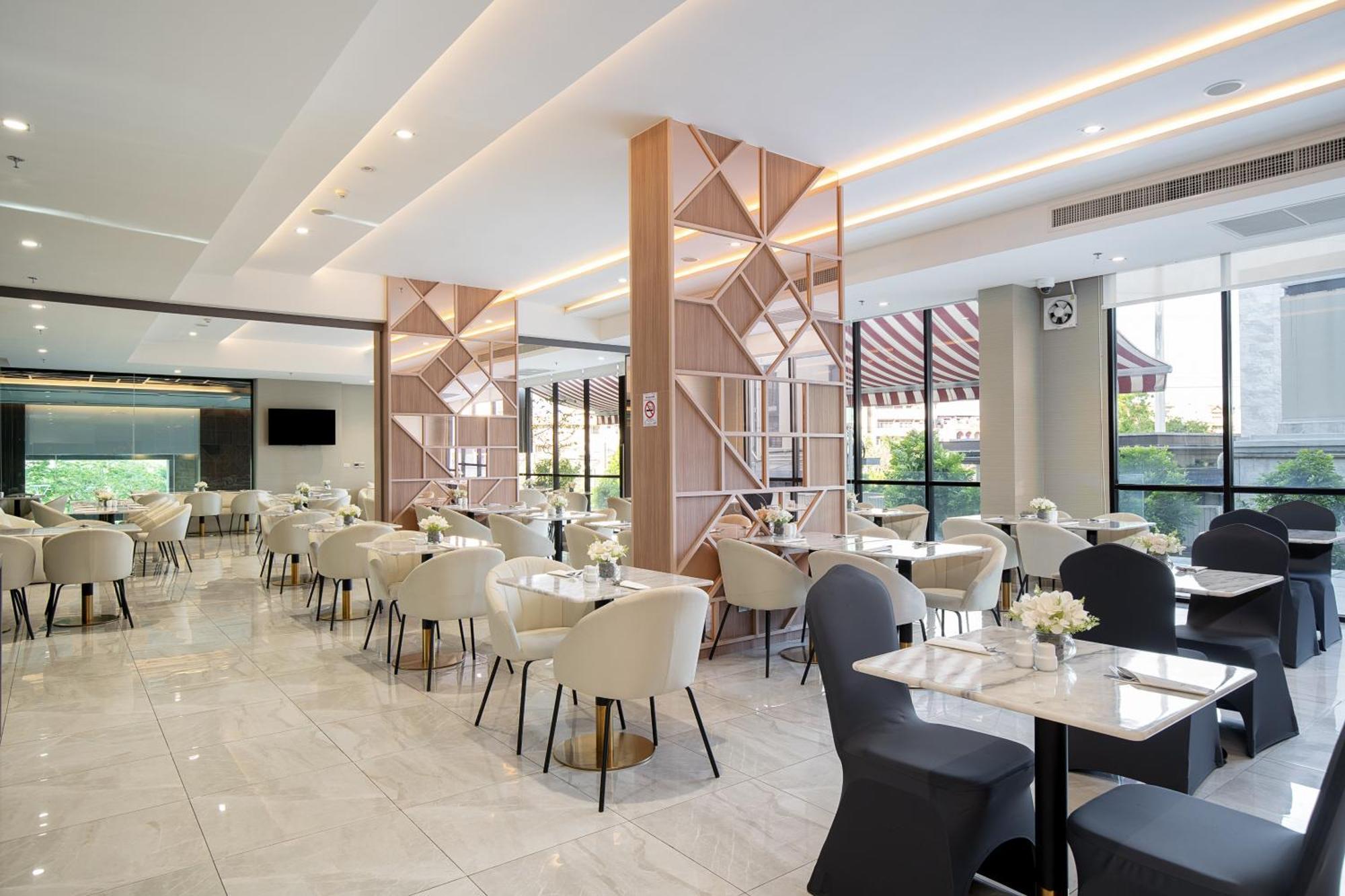 Thaya Hotel Bangkok Bagian luar foto