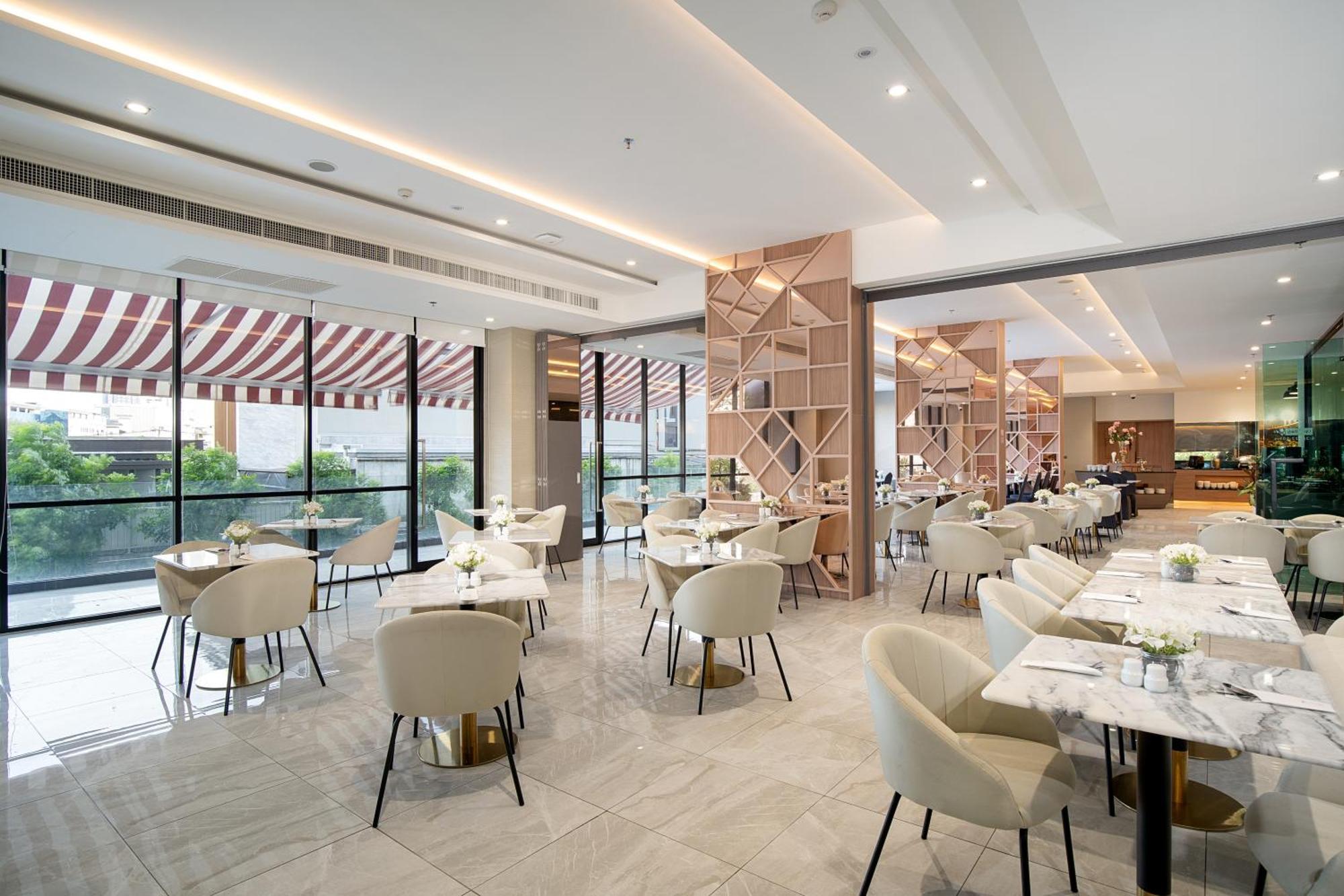 Thaya Hotel Bangkok Bagian luar foto