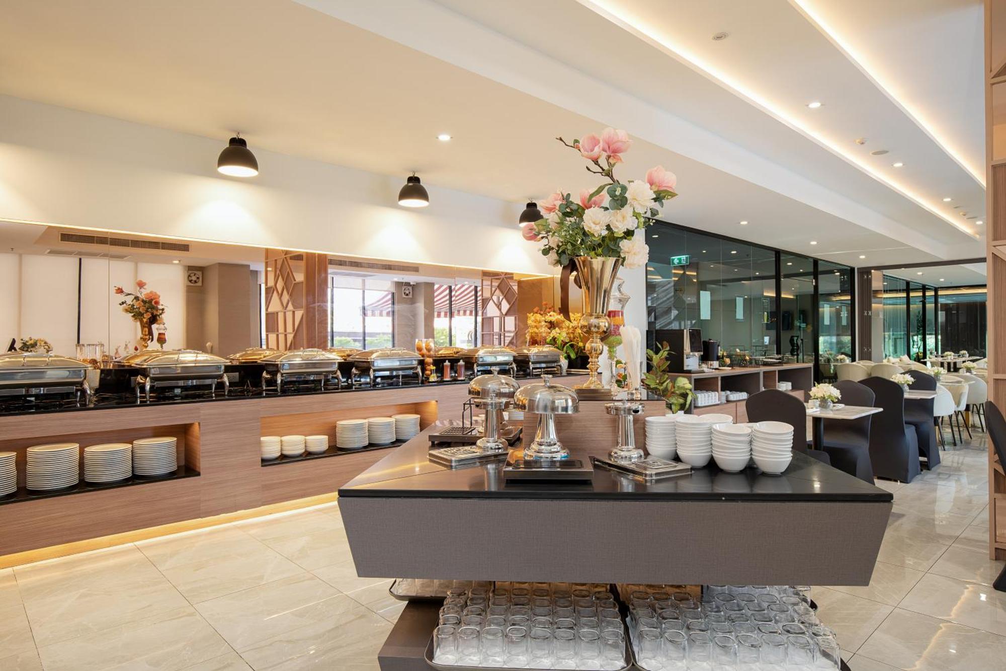 Thaya Hotel Bangkok Bagian luar foto
