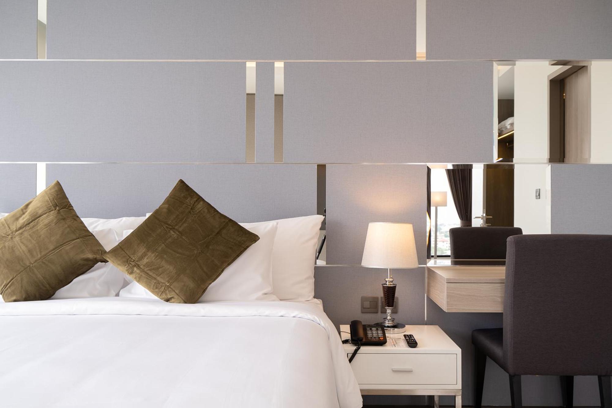 Thaya Hotel Bangkok Bagian luar foto