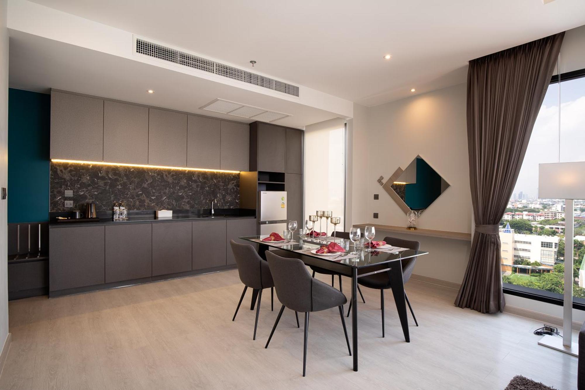 Thaya Hotel Bangkok Bagian luar foto
