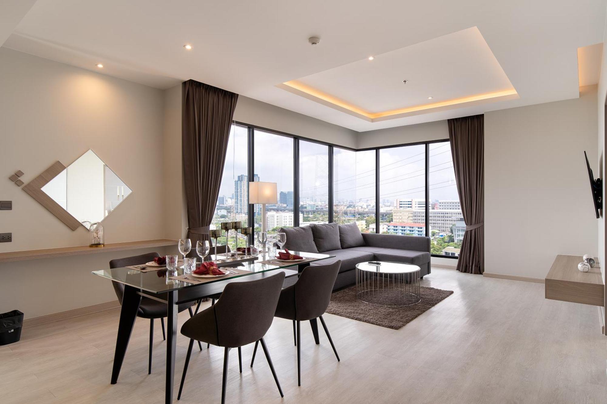Thaya Hotel Bangkok Bagian luar foto