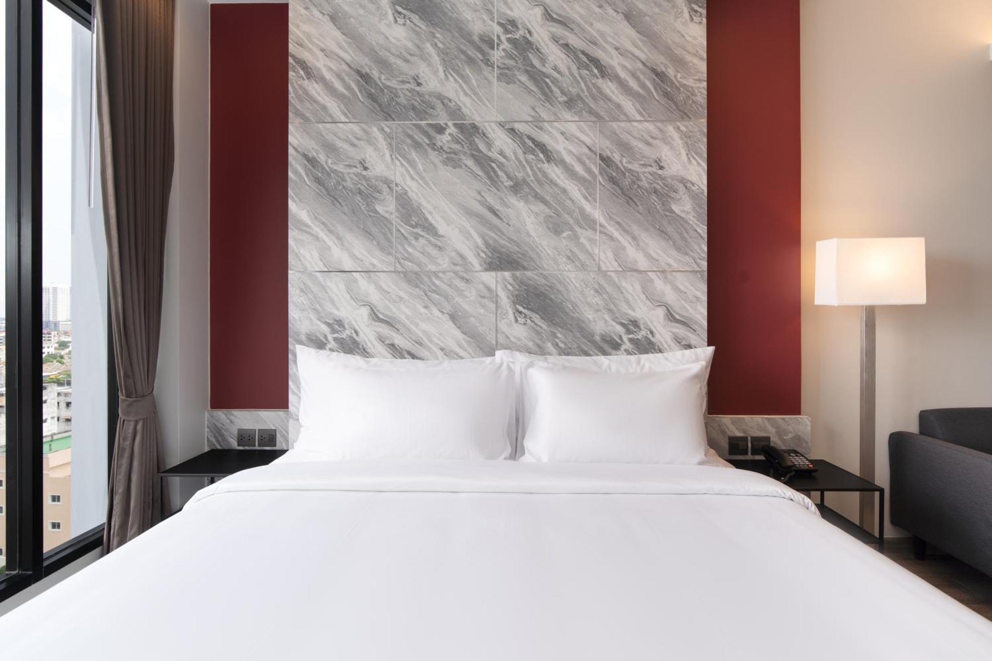 Thaya Hotel Bangkok Bagian luar foto