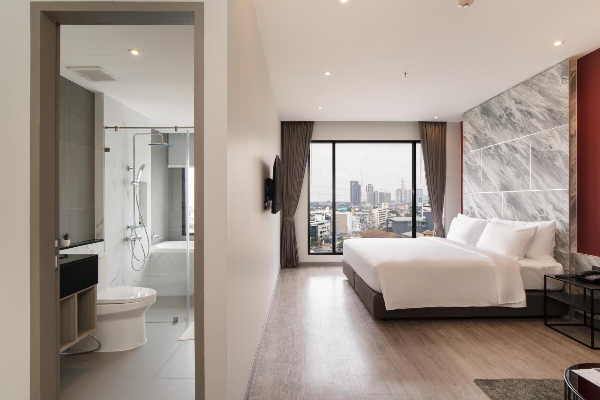 Thaya Hotel Bangkok Bagian luar foto