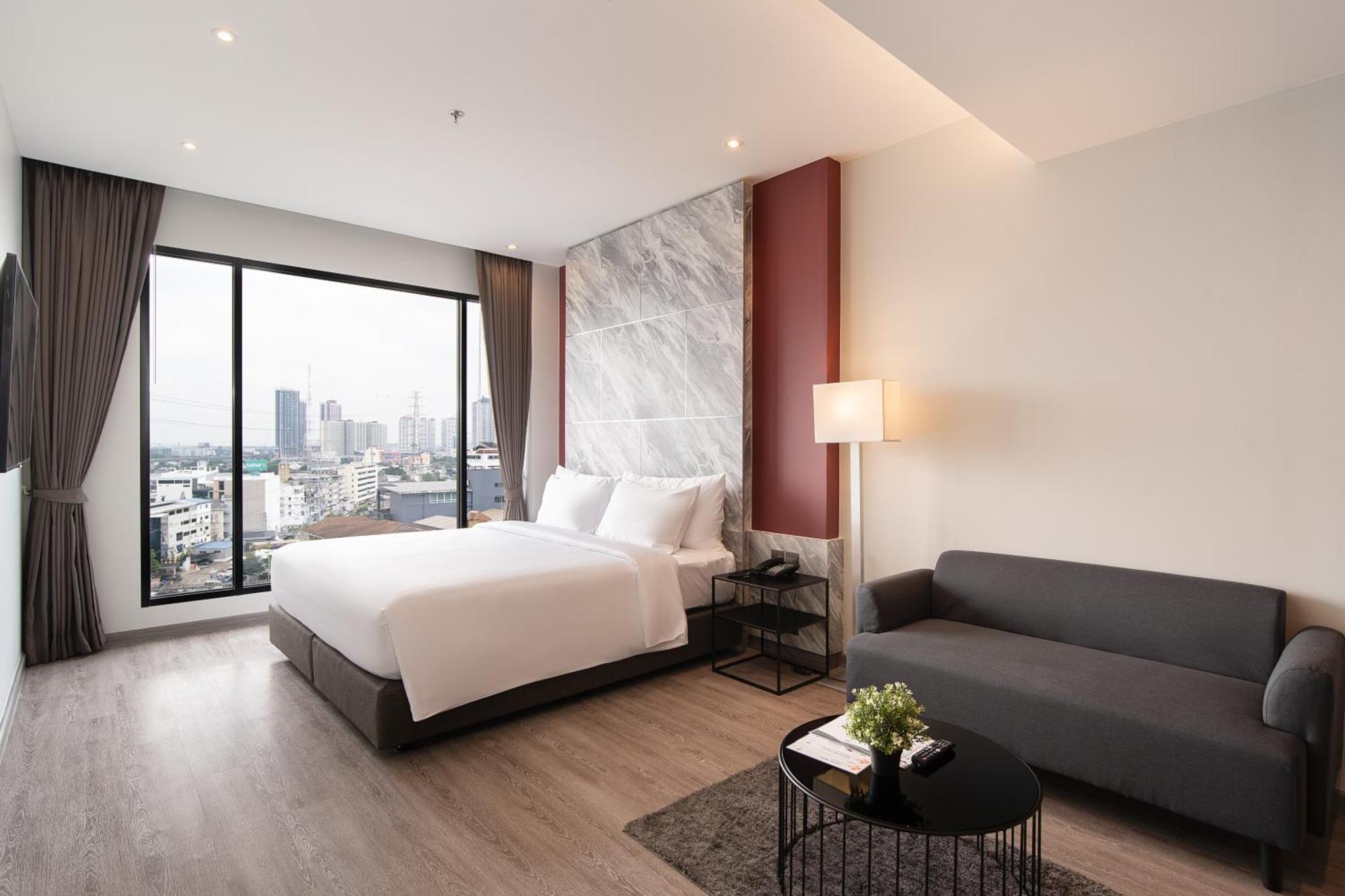 Thaya Hotel Bangkok Bagian luar foto