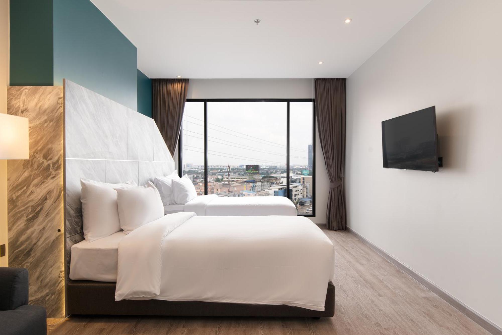Thaya Hotel Bangkok Bagian luar foto