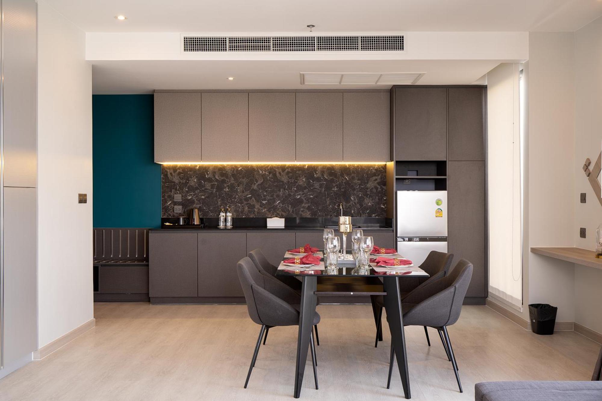Thaya Hotel Bangkok Bagian luar foto