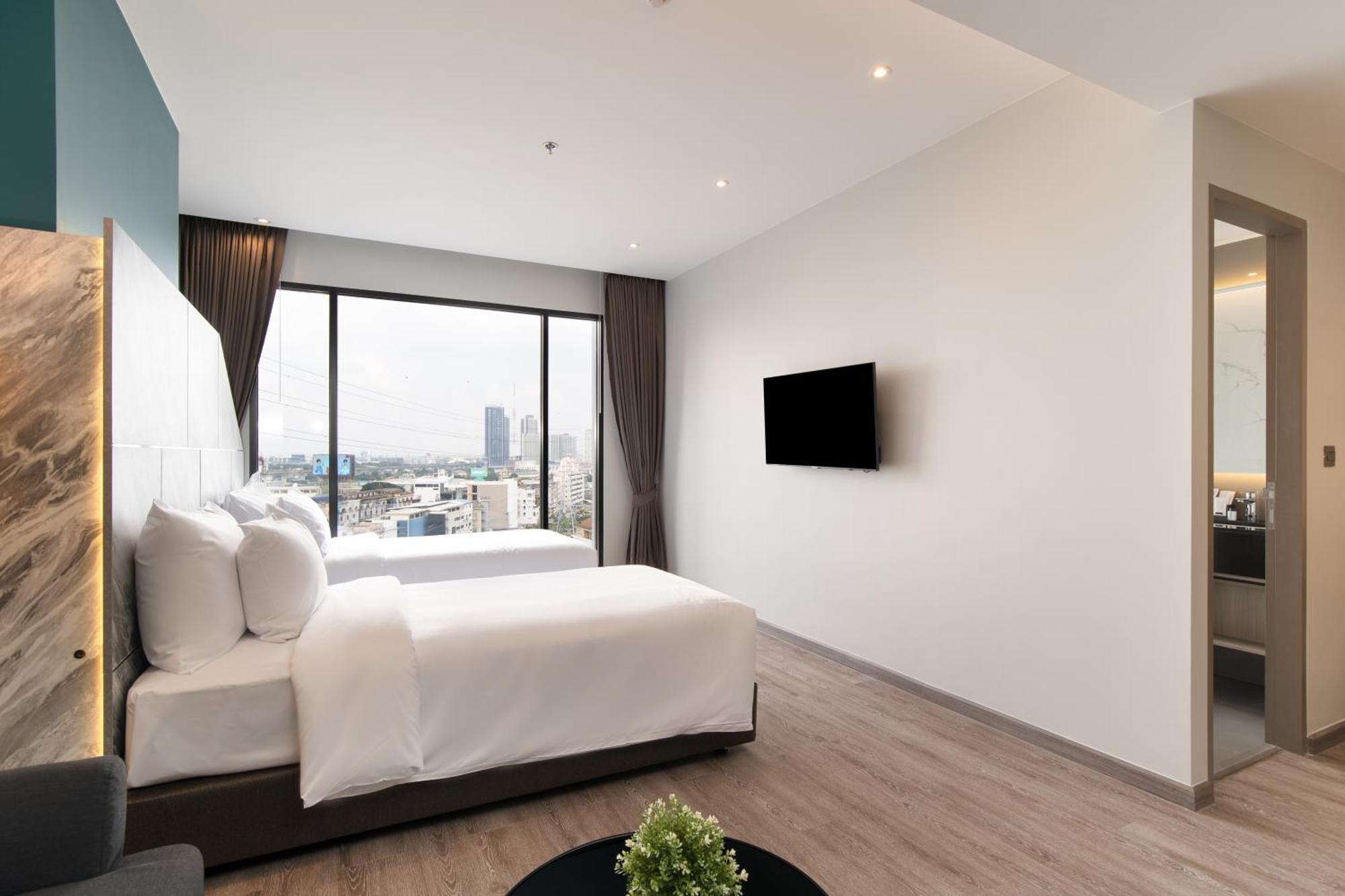 Thaya Hotel Bangkok Bagian luar foto