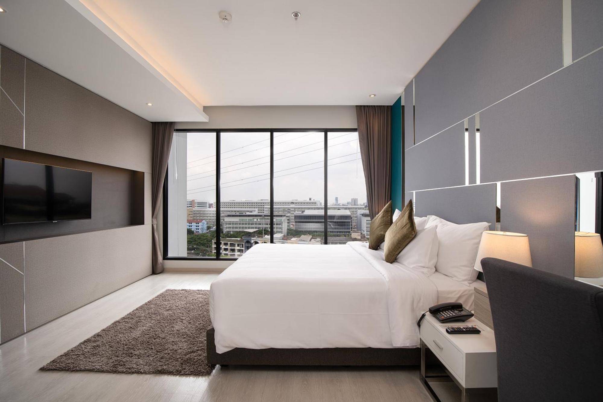 Thaya Hotel Bangkok Bagian luar foto